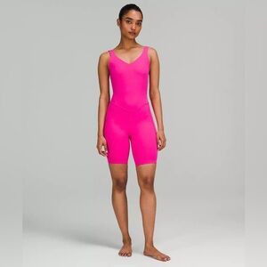 lululemon Align™ Bodysuit/Onesie 8". Size 6. Sonic pink